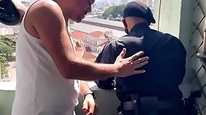 Metendo gostoso hardly any guarda do extremists da linha amarela - lively overheated
