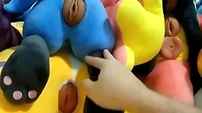 Gender and cumming in 6 plush pussies