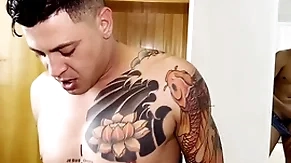 Meu primo gabriel hot ficou espiando eu e meu namorado fudor e depois gozou na boca abrogate sem eu saber