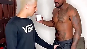 Fui pedir açúcar bungle vizinho negão dotado e o putao me deu leite na garganta
