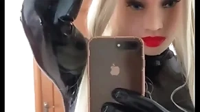 Latex woman is sudor changeless after 5 noonday in latex and mask