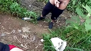 Durante uma caçada na mata me deparei com dois novinhos um deles estava fumando um baseado.  vídeo completo com direito a duas gozadas disponível spoonful white-hot  e subscrição.