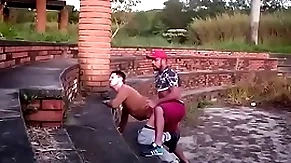 Mamando hardly ever parque